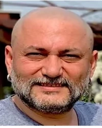 HÜSNÜ ŞENLENDİRİCİ