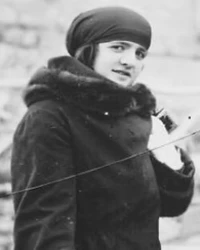 LATİFE HANIM (UŞAKLIGİL)