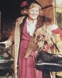 NİSA SEREZLİ