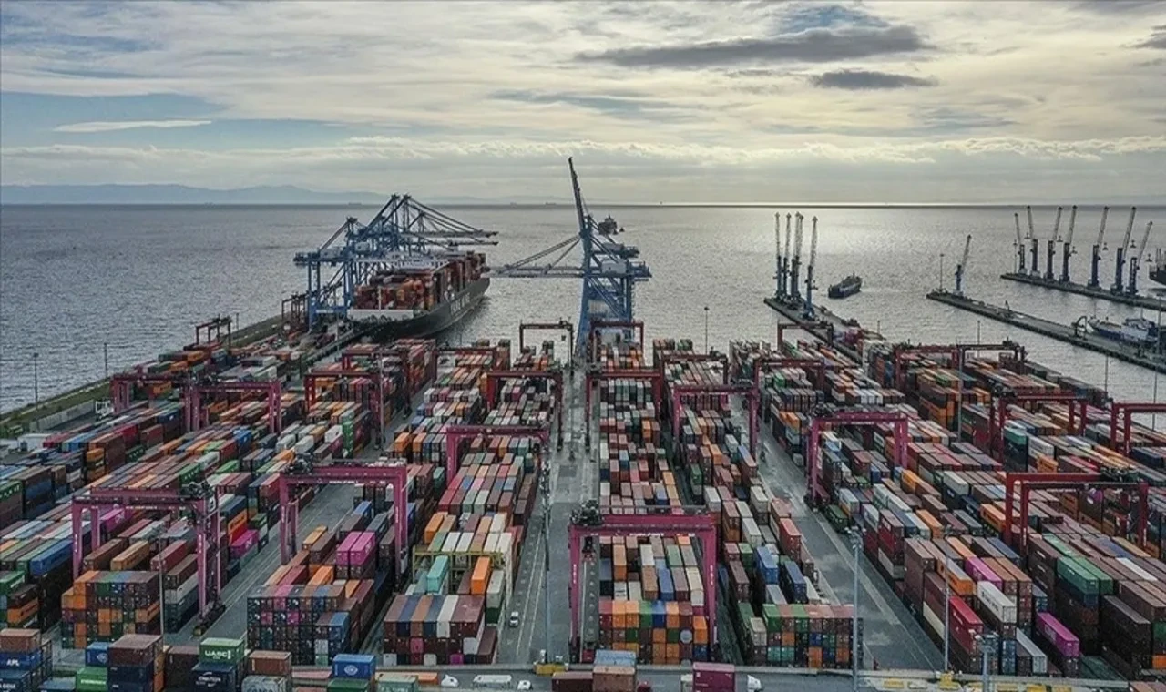 Dış ticaret açığı şubatta yüzde 14,8 arttı