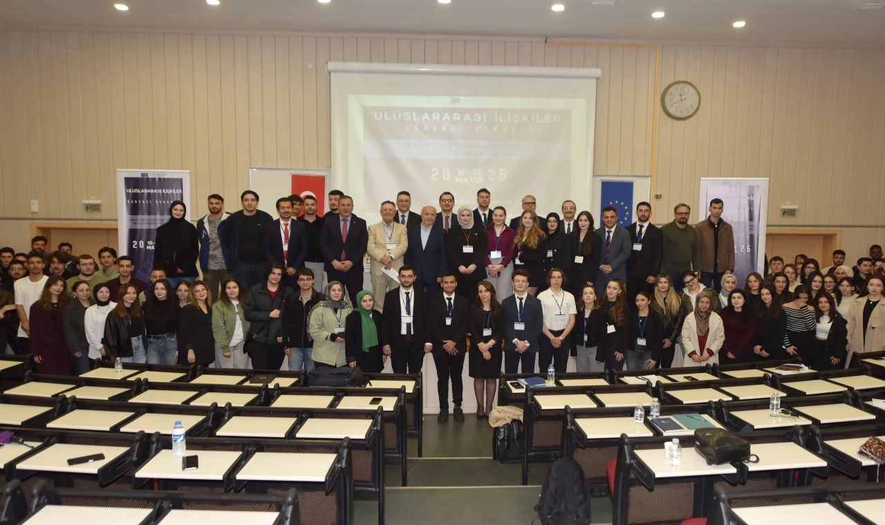 Geleceğin diplomasisi Trabzon'da konuşuldu