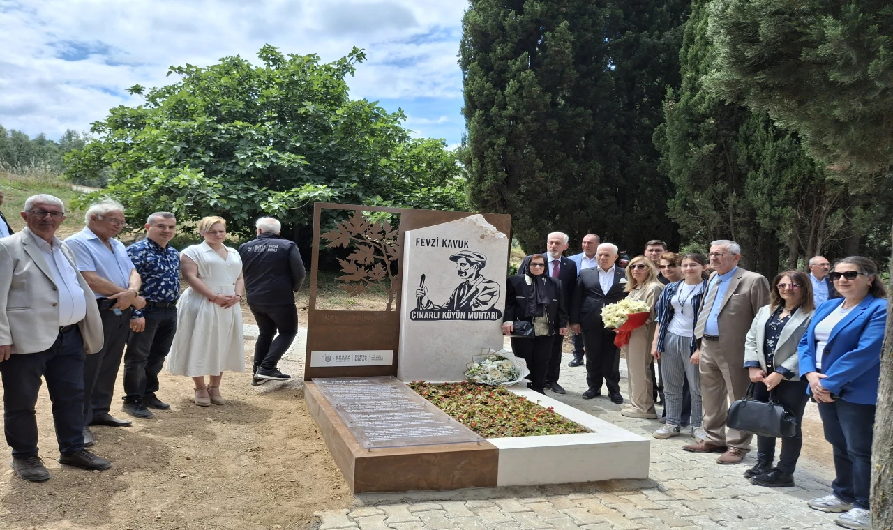 Nâzım'i bekleyen Çınarda tören