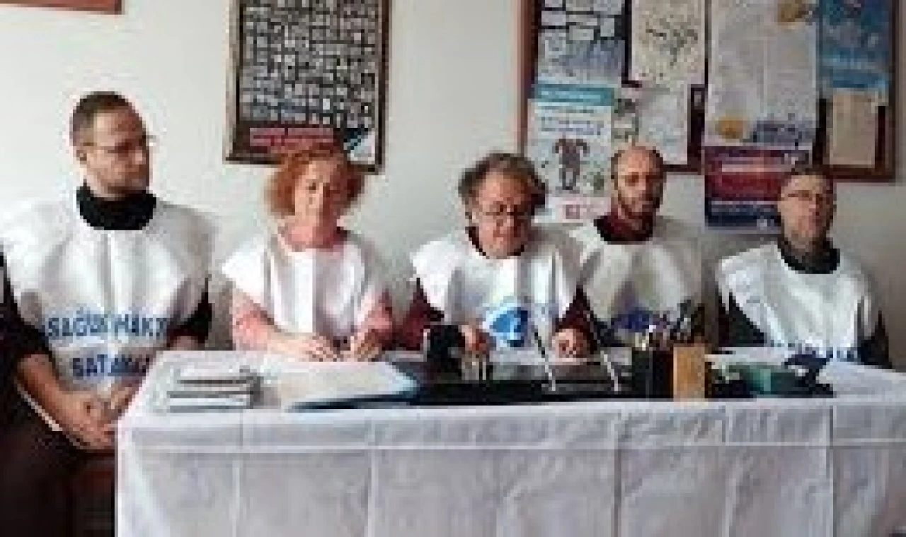 SES: Yönetmelikle halka ve sağlıkçılara eziyet ediyorsunuz