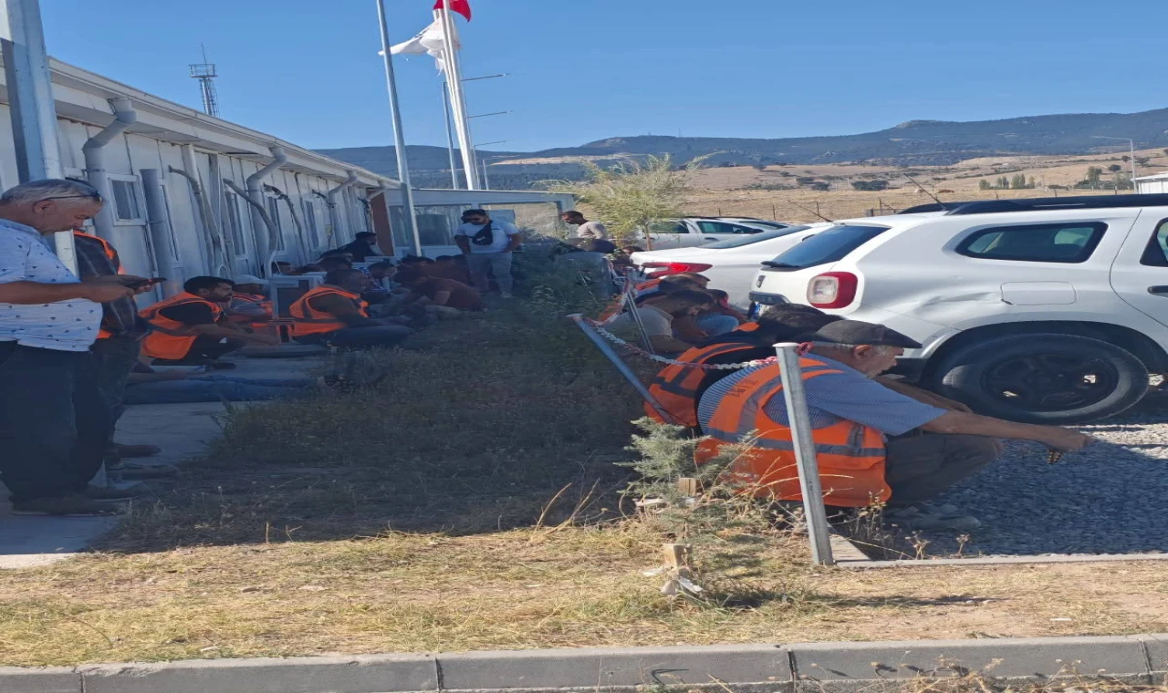 'AFYON BAYAT’TA HIZLI TREN İŞÇİLERİNİN GREVİ YÖNETİM ZAAFİYETİNİ GÖSTERİYOR'
