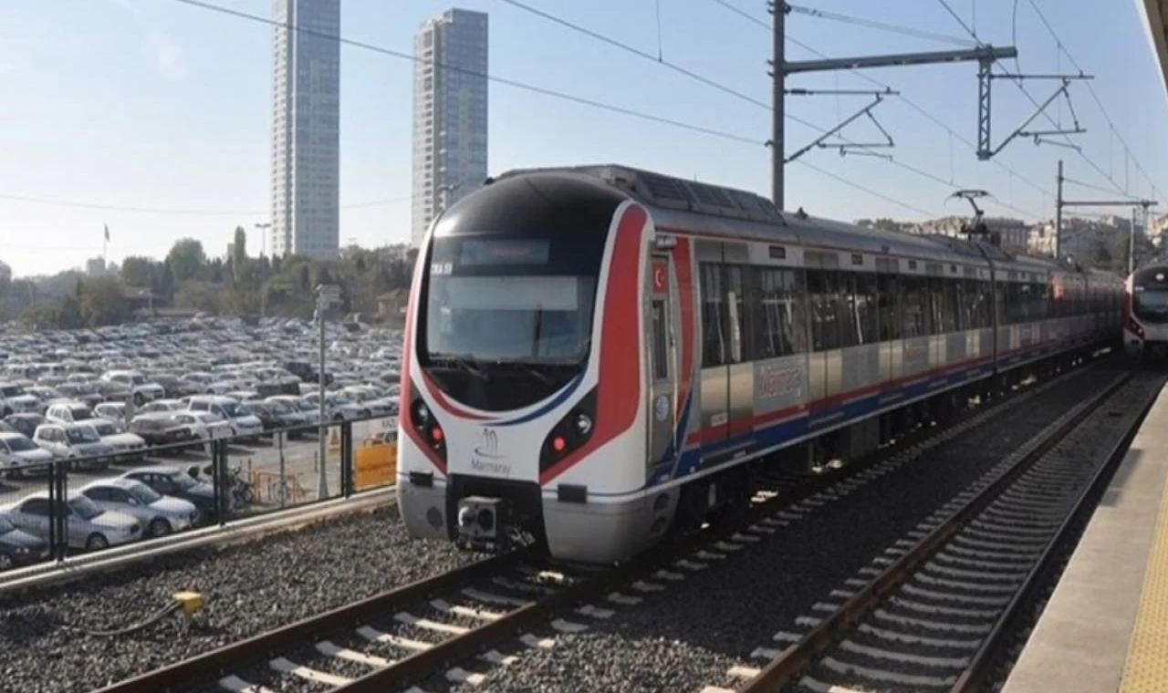 Marmaray'da 1 saat arayla iki intihar: Seferler durduruldu!