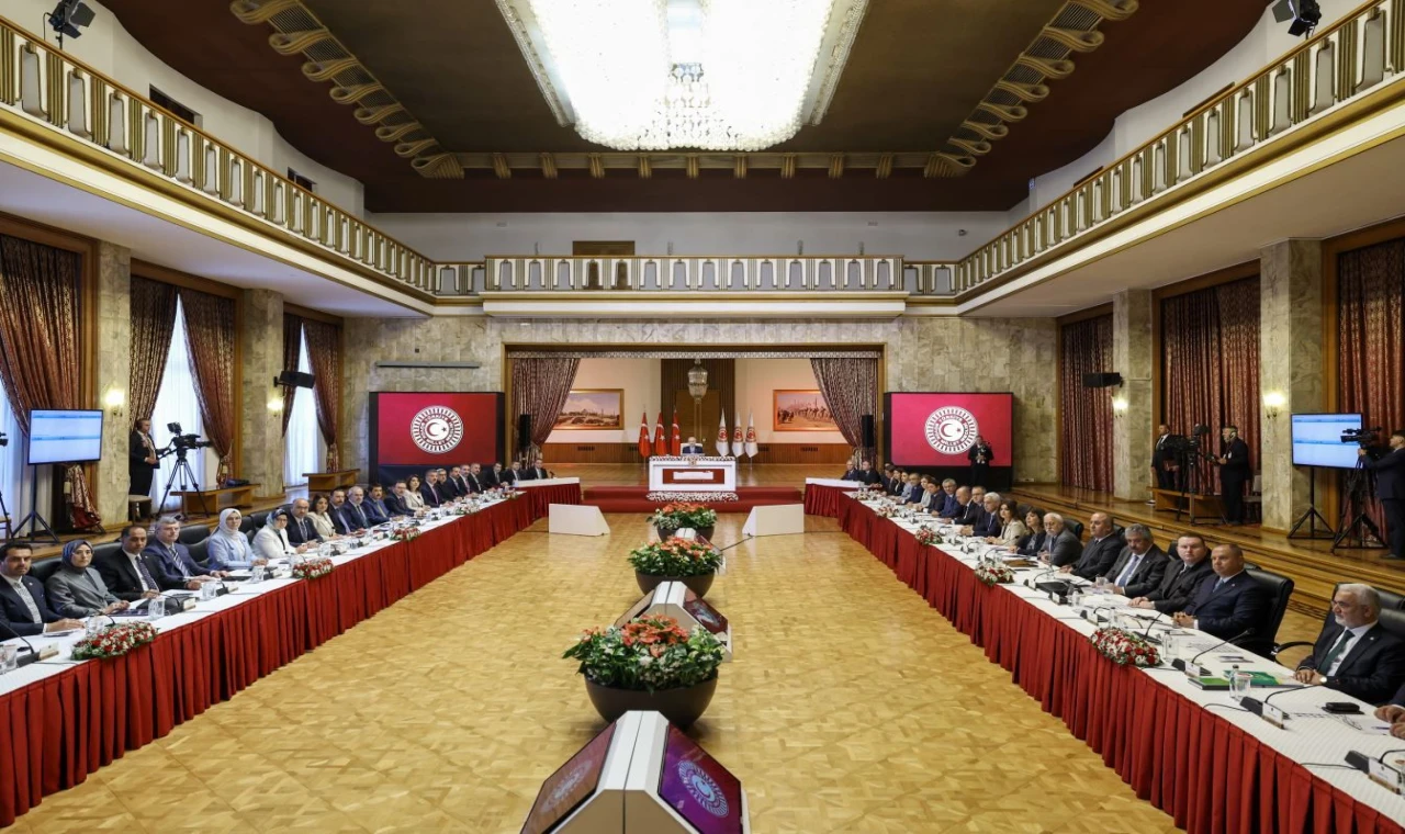 Partiler Komisyon'un Adında uzlaştı