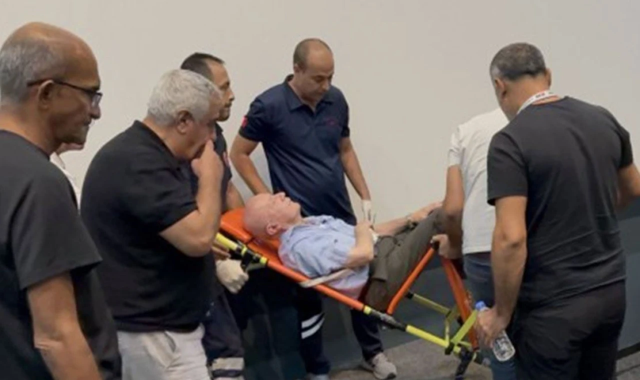 Hakkındaki belgeseli izlerken beyin kanaması geçirdi: İsmail Beşikçi hastaneye kaldırıldı