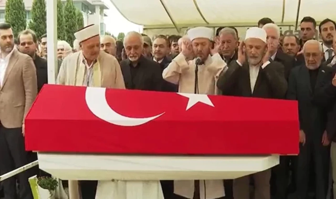 Yavuz Bülent Bakiler defnedilmek üzere Sıvas'a gönderildi