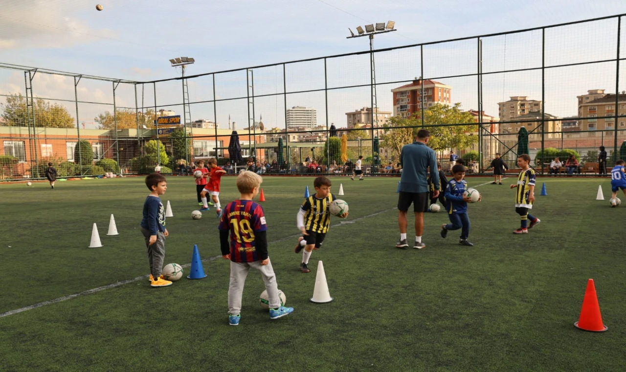 Ataşehir'de ücretsiz futbol okulu