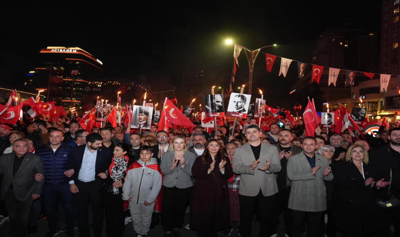 Ferhat Göçer Ataşehirlilerin Cumhuriyet Bayramı coşkusuna katıldı