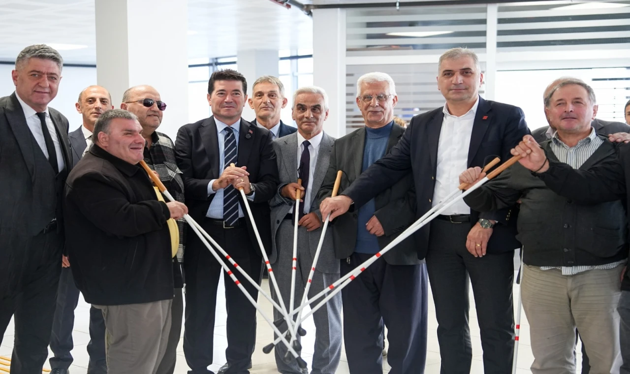 Ortahisar Belediyesi'nden görme engellilere beyaz baston