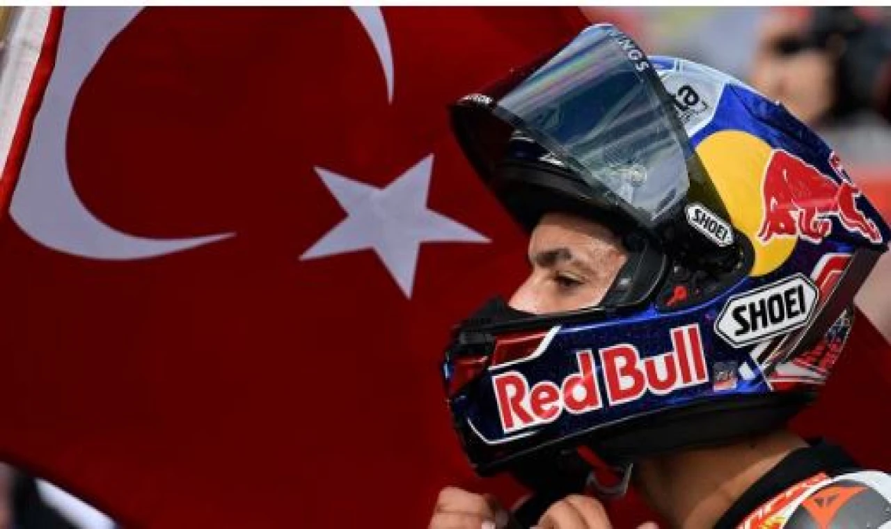 Toprak Razgatlıoğlu tarih yazdı! 3. kez dünya şampiyonu oldu