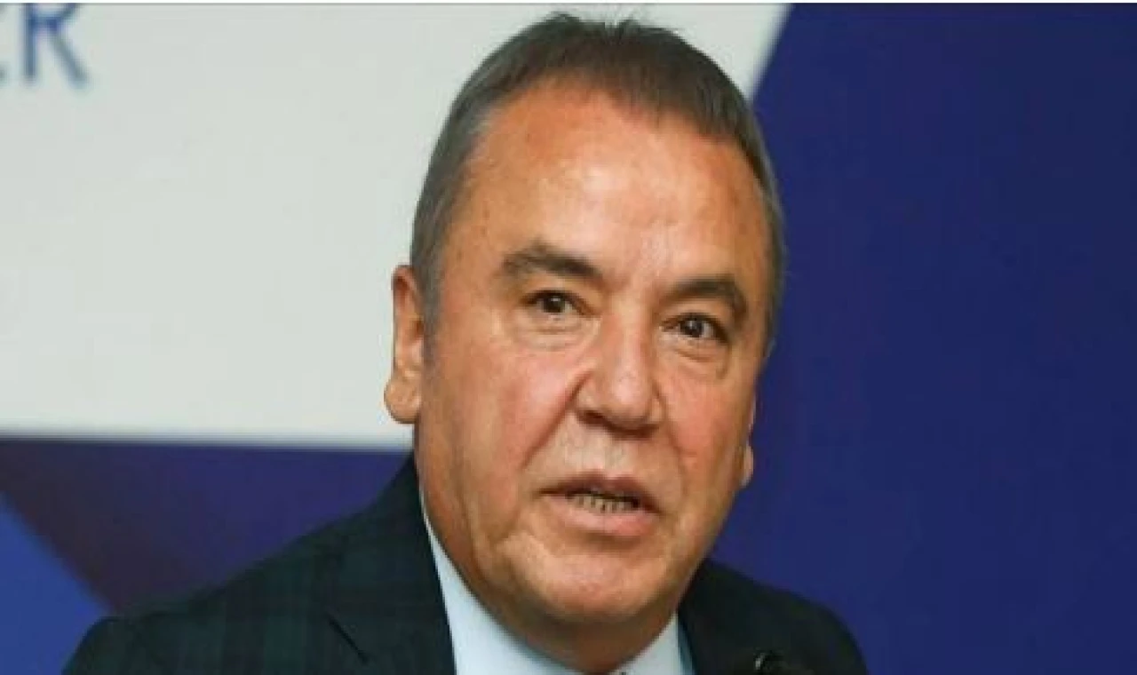 Mühittin Böcek acil olarak hastaneye kaldırıldı