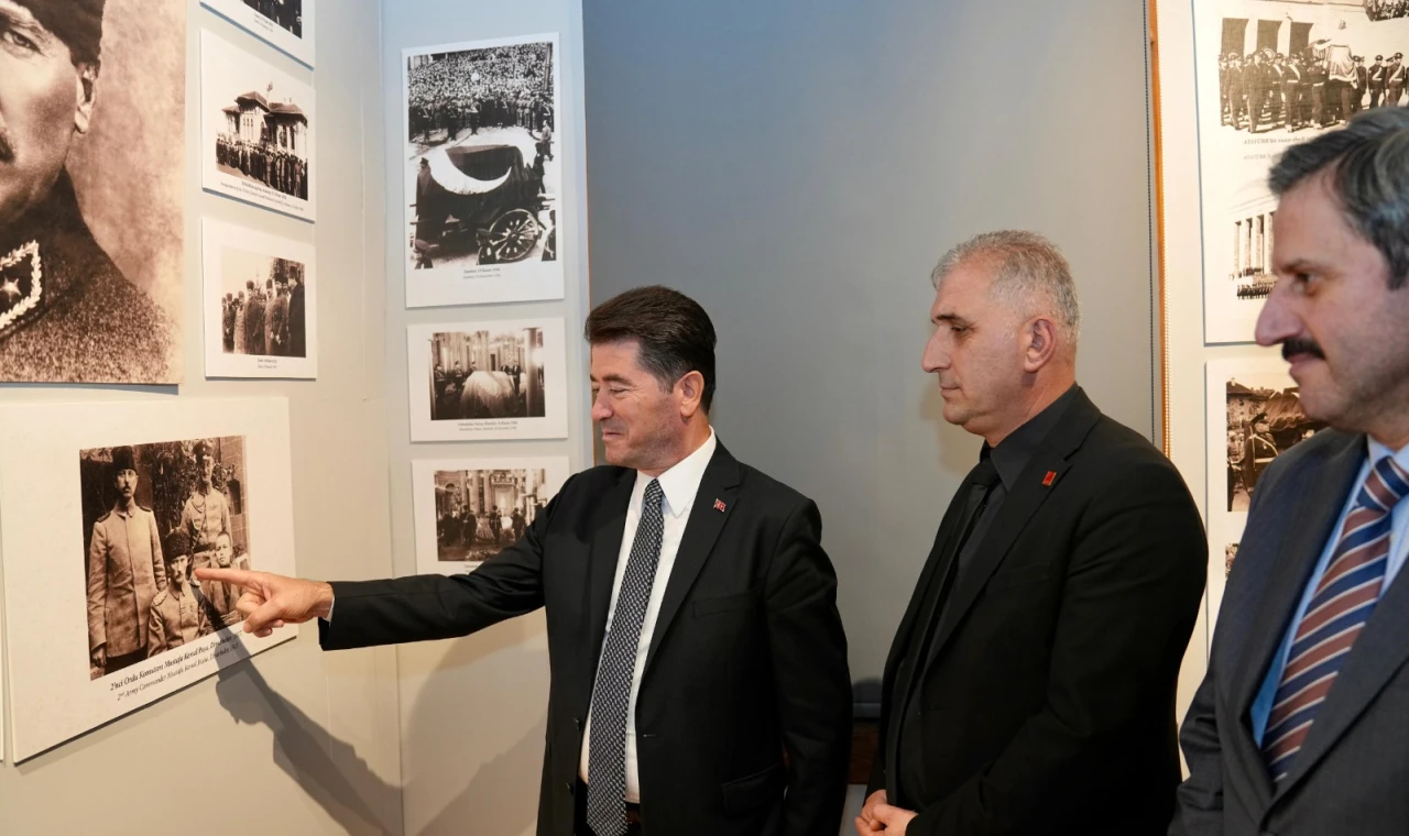 'VATANA ADANMIŞ BİR ÖMRÜN İZLERİ”'SERGİSİ, DUYGU DOLU ANLARA SAHNE OLDU
