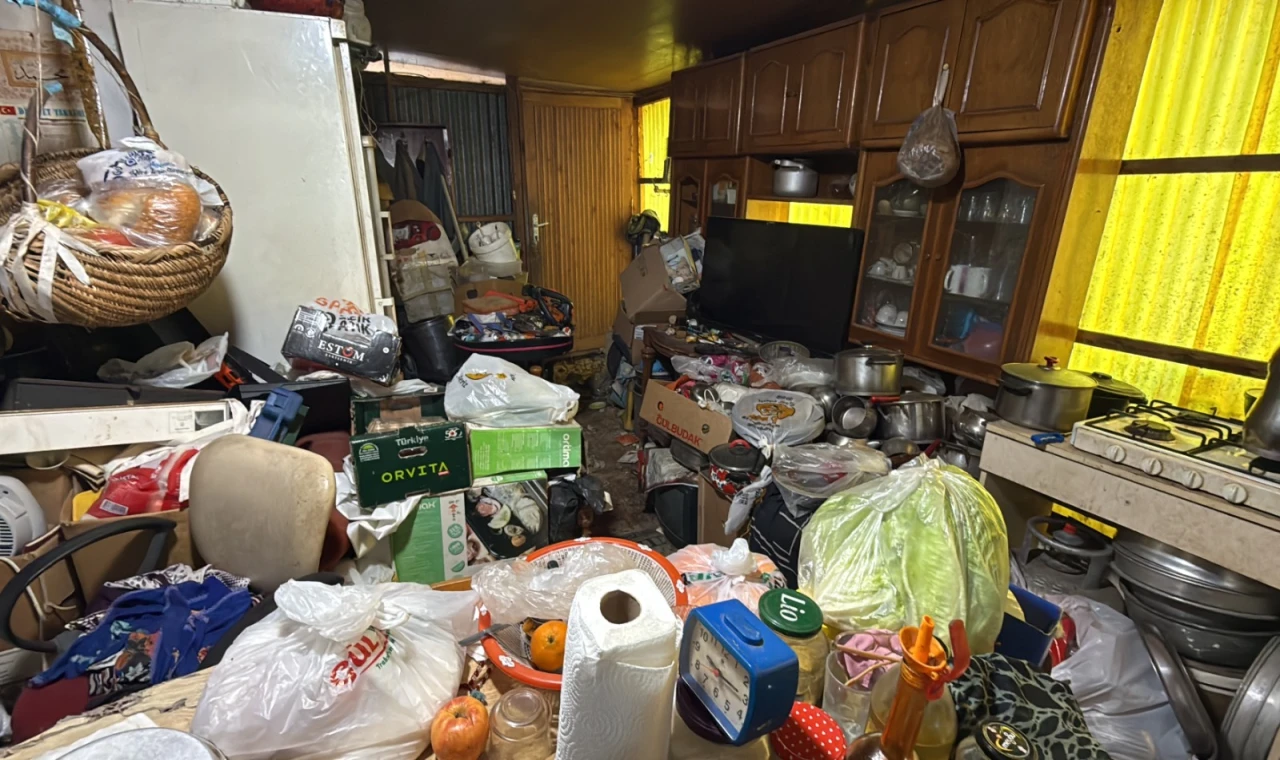 Ortahisar'da 3 çöp evden tonlarca atık