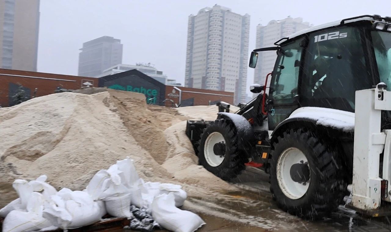 Ataşehir'e kar geldi, BEYAZ TİM görev başında