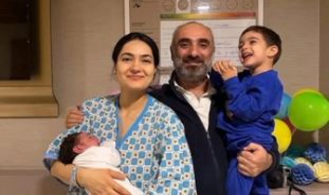 Ünlü Gazeteci İsmail Saymaz çocuklarını ikiledi