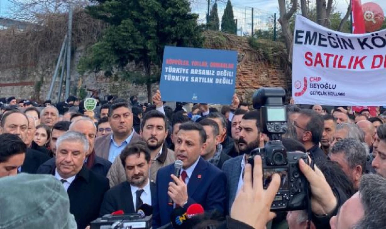 CHP'liler 'Köprüler Satılmasın' diyerek yürüyor