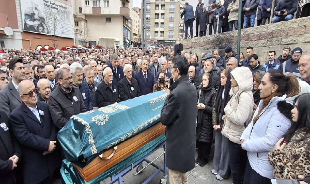 Fahrettin Kayhan, gözyaşlarıya kılınan cenaze namazından sonra toprağa verildi