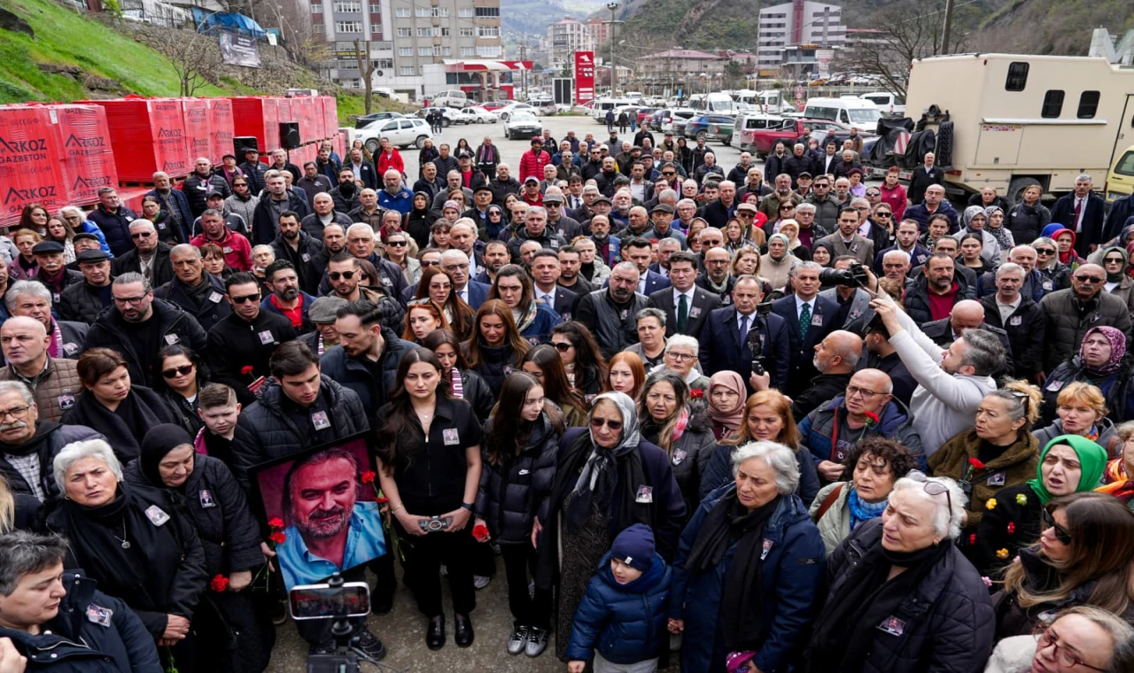 VOLKAN KONAK MAÇKA'DAKİ MEZARI BAŞINDA ANILDI