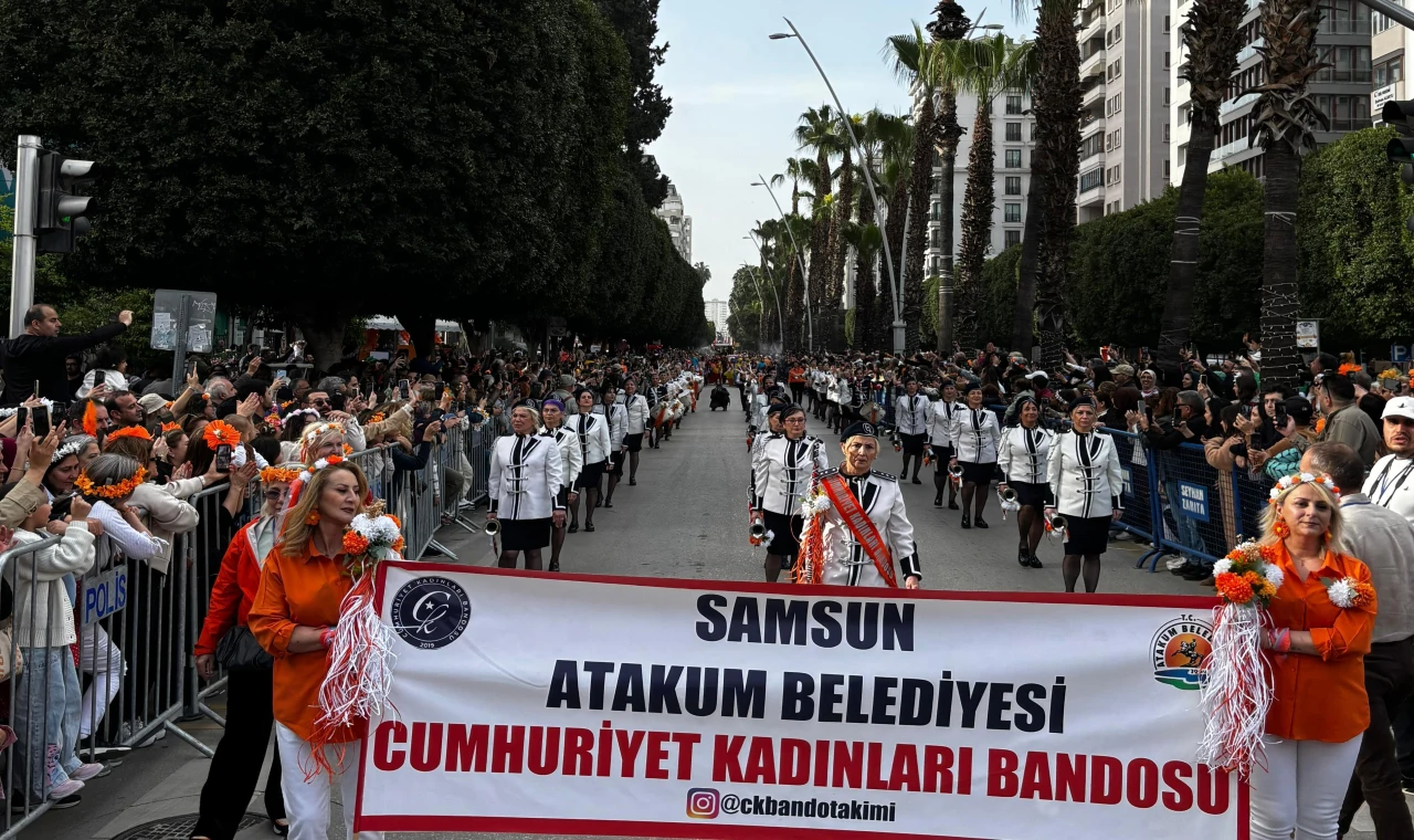 Cumhuriyet Kadınları Bandosu'ndan Portakal Festivaline damga