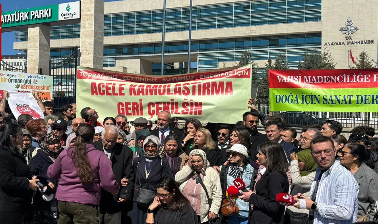 Köylüler AYM ve Danıştay önünde: Geç gelen adalet...