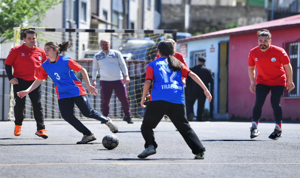 Ortahisar Belediyesi'nden futsal takımına destek