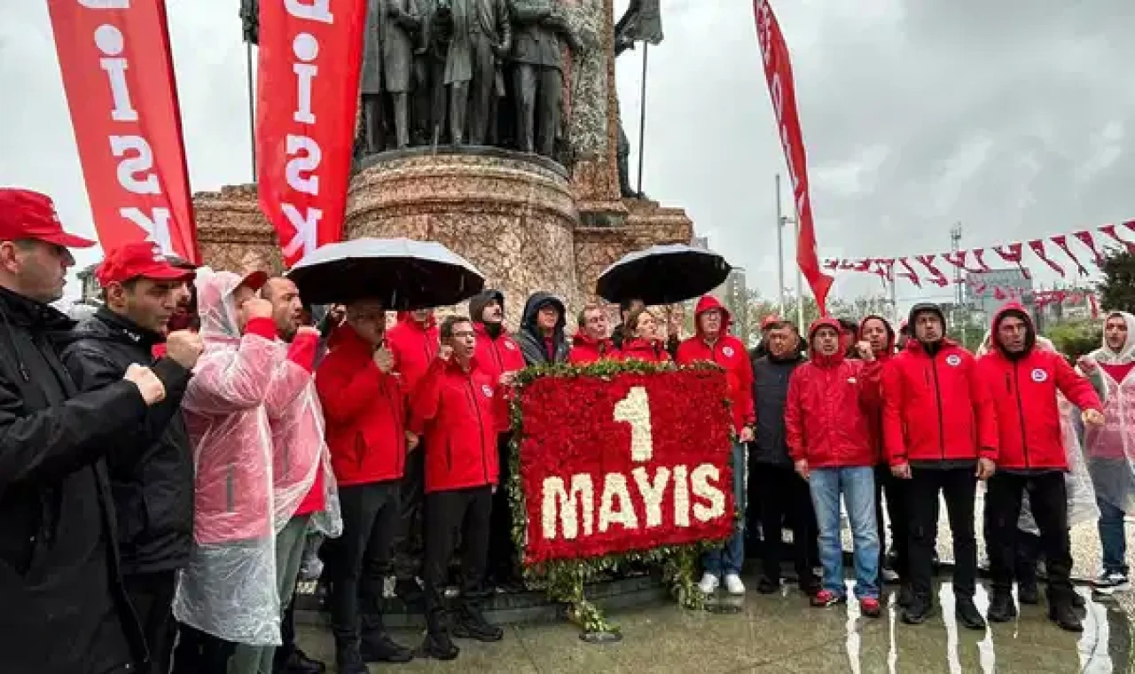 DİSK Taksim'e çelenk bıraktı, birleşme çağrısı yaptı