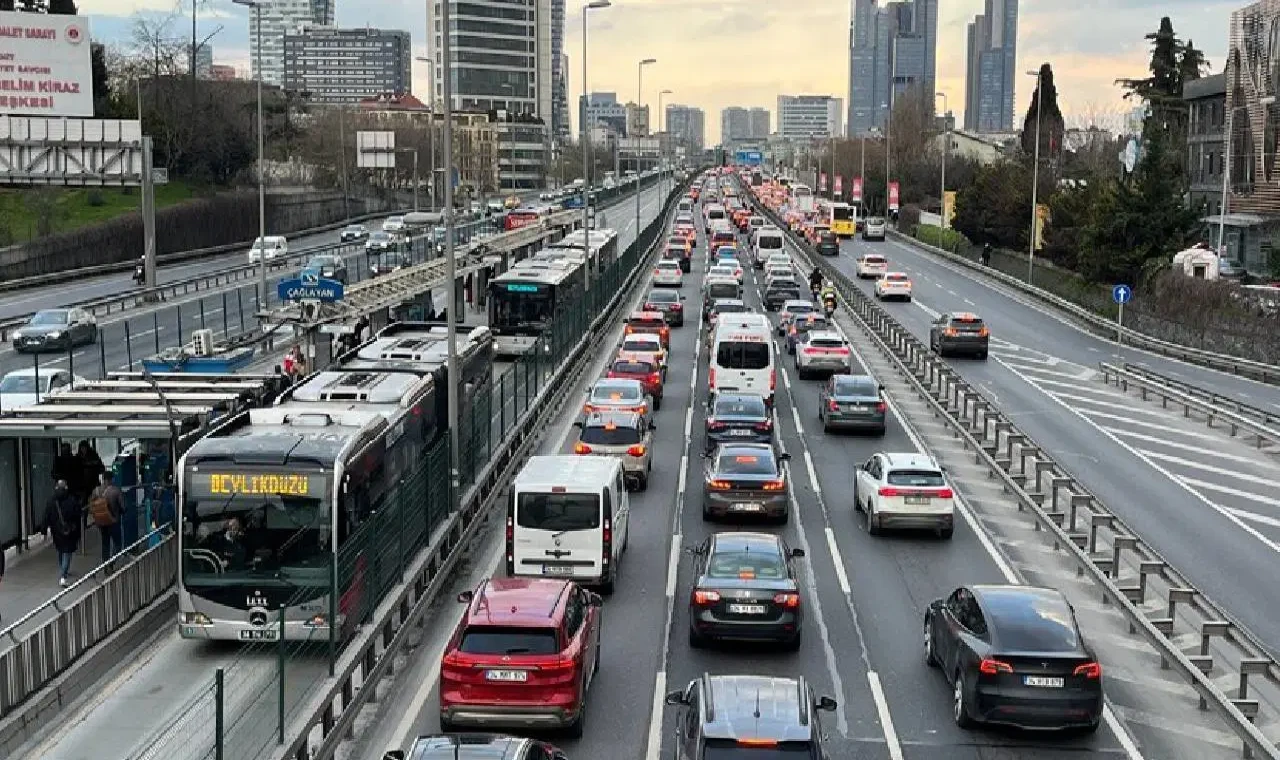 İstanbul Valiliği iki ilçede ana anterleri trafiğe kapattı