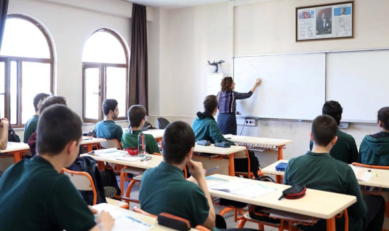 Matematik dersine dini rehber: Allahı tanımanın üç temel unsuru üçgenle anlatılsın