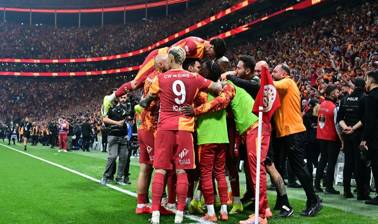 Üst üste 4. kez: Galatasaray Şampiyon