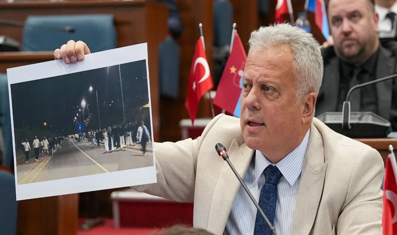 Zorlu Kültür Yolu Festivali'nde yaşanan ulaşım mağduriyetini gündeme getirdi