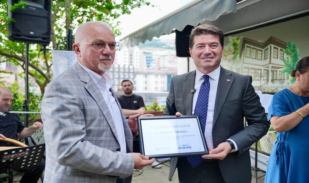 'Annemin Sevdiği Şarkılar' Ortahisar'da yankılandı