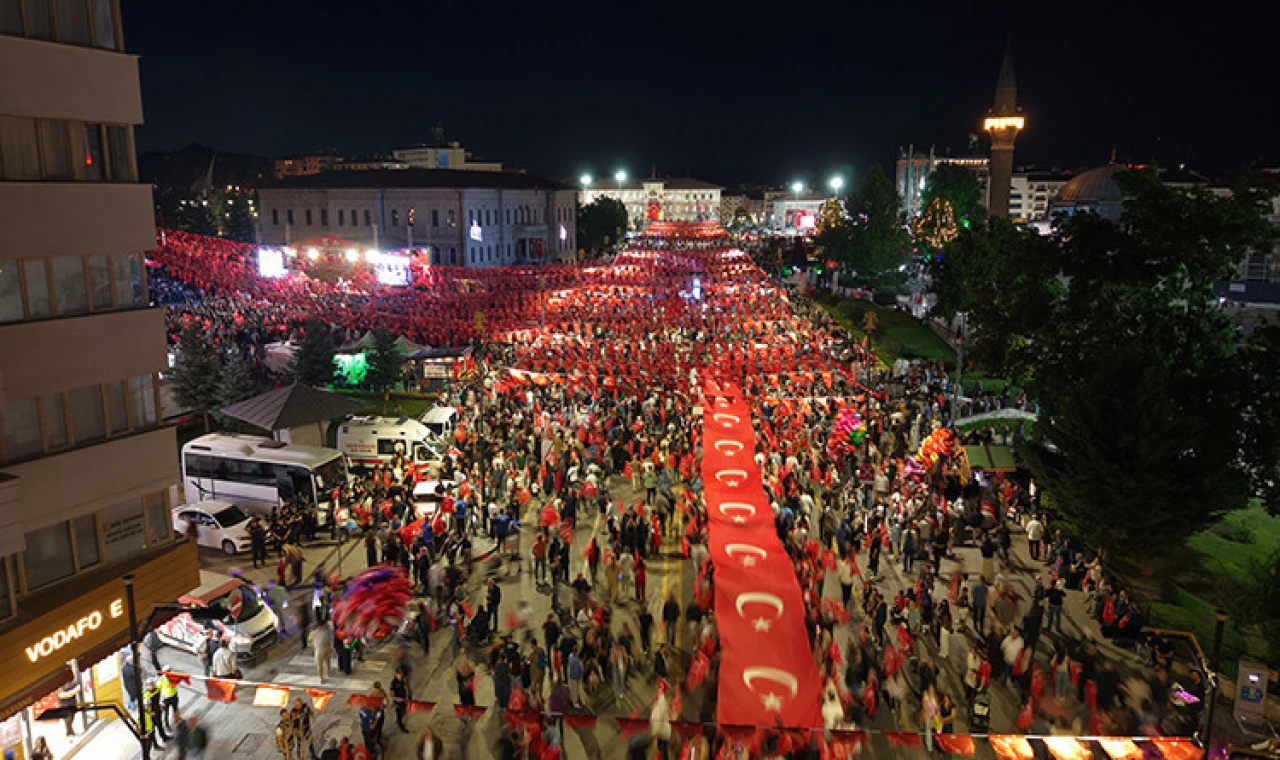 15 Temmuz şehitleri bütün yurtta anıldı