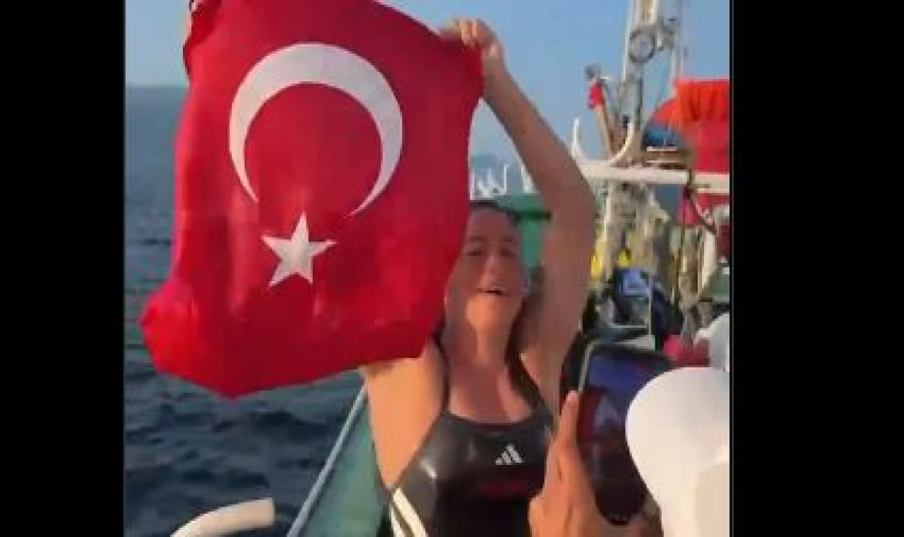 Genç yüzücü Aysu Türkoğlu'ndan bir başarı daha