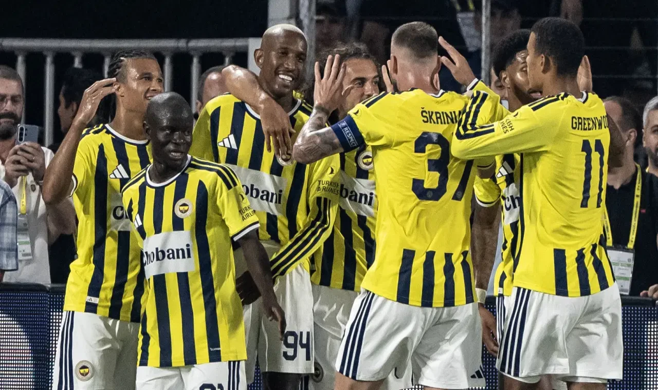 Fenerbahçe, sahasında yıldızlarıyla güldü