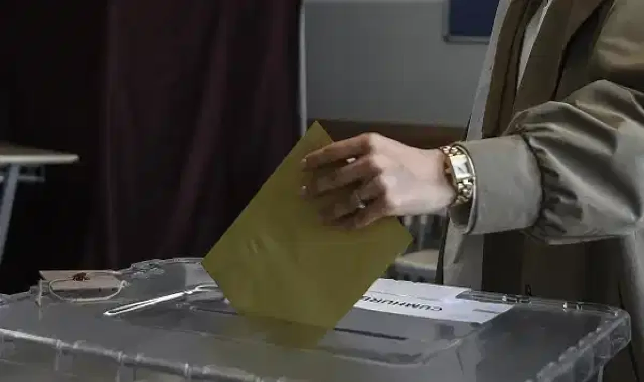 Gençlerin sandıkta tercihi belli oldu: YENİ Parti açık ara önde