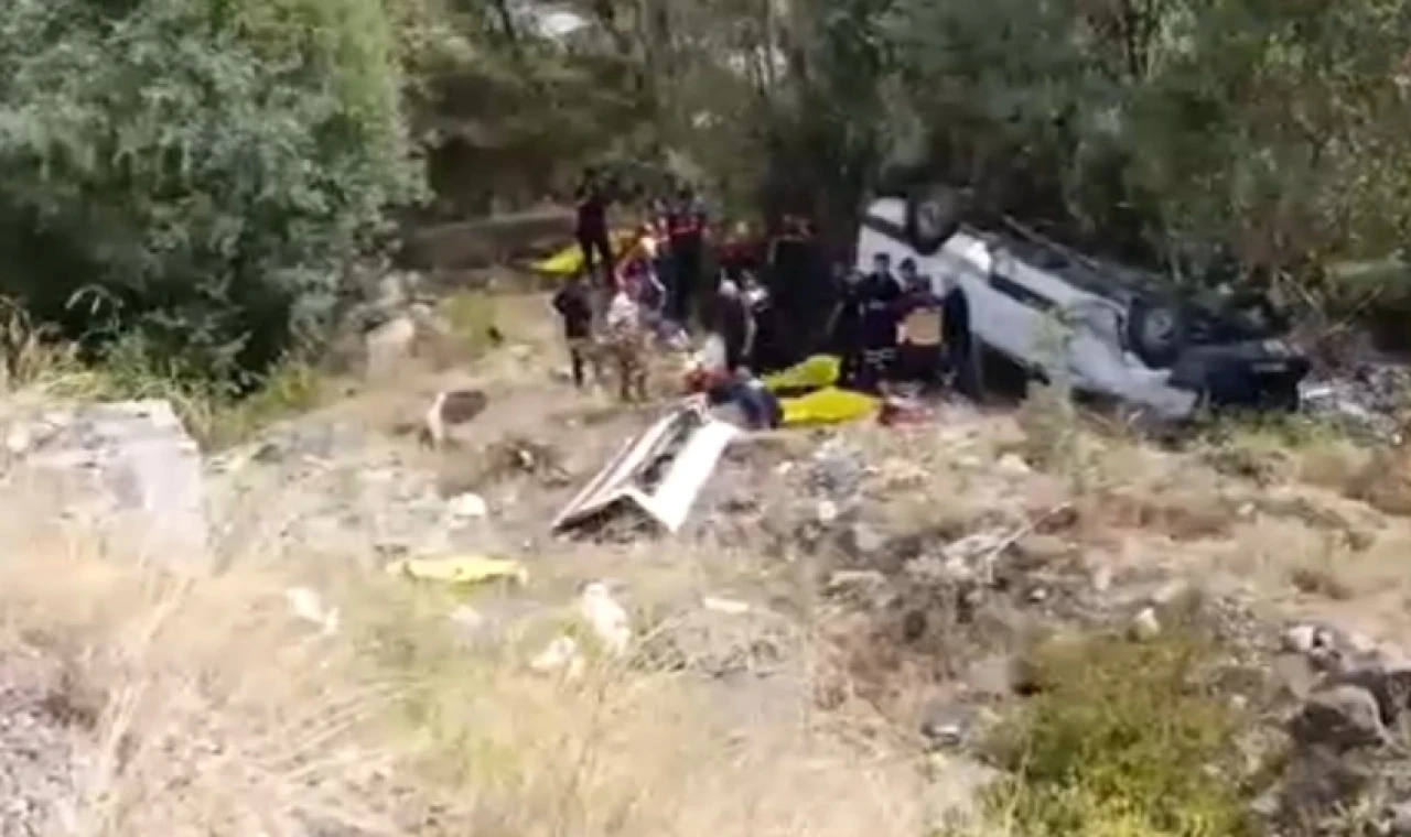 Suşehri'nde trafik kazası: 4 ölü, 10 yaralı