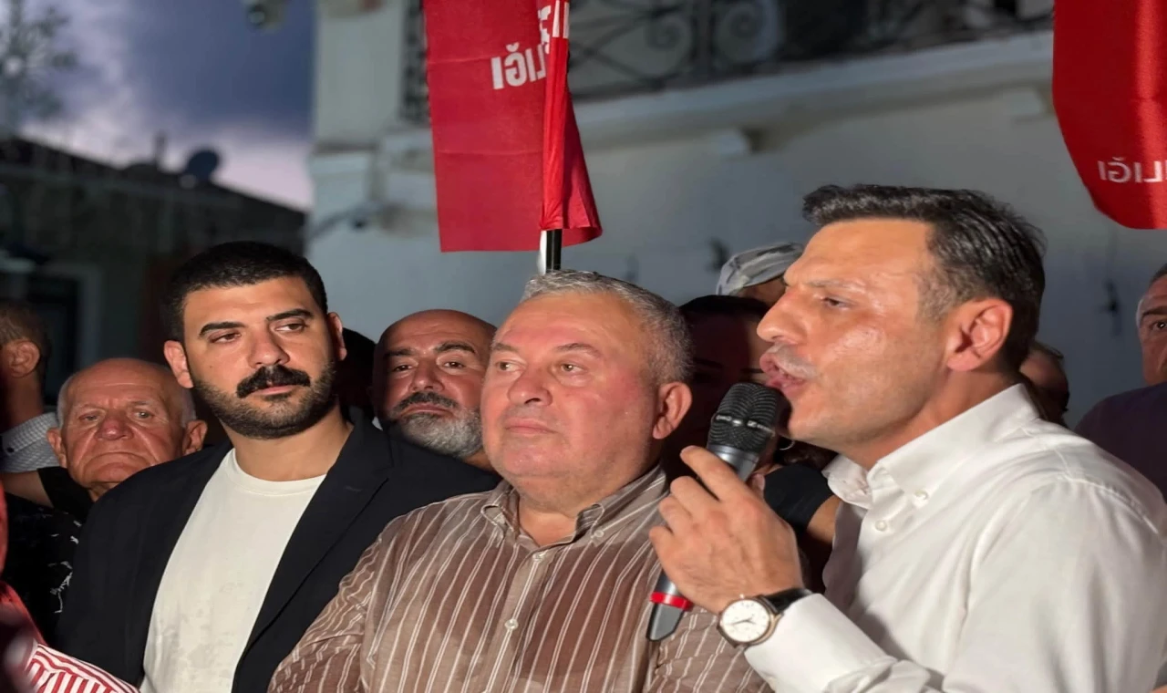 YENİ Parti Şile'de AKP'ye geçen Başkan'ı protesto etti
