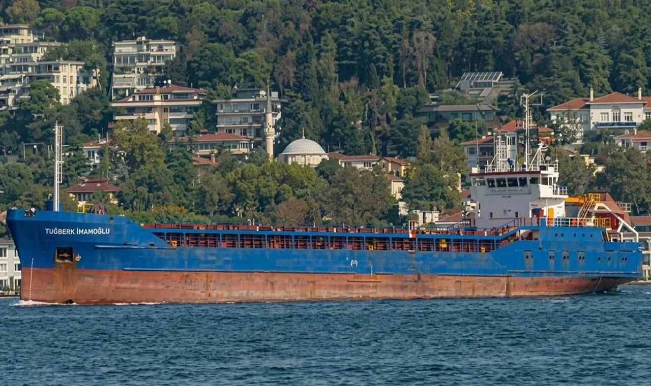 Avuç içi kadar Marmara'da 2 gemi çarpıştı, 'birinin battığı değerlendiriliyor!'