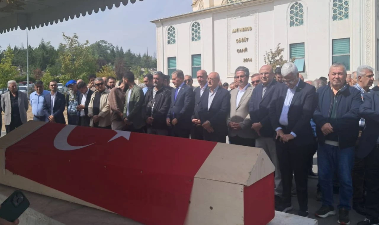 Emekli Ali Şekeroğlu toprakla buluştu