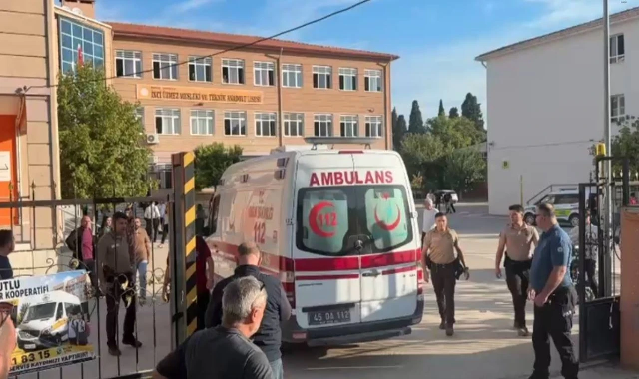 Manisa'da okula silahlı saldırı, yaralılar var