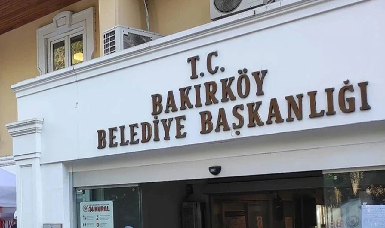 Bakırköy Belediyesi'ne şafak operasyonu