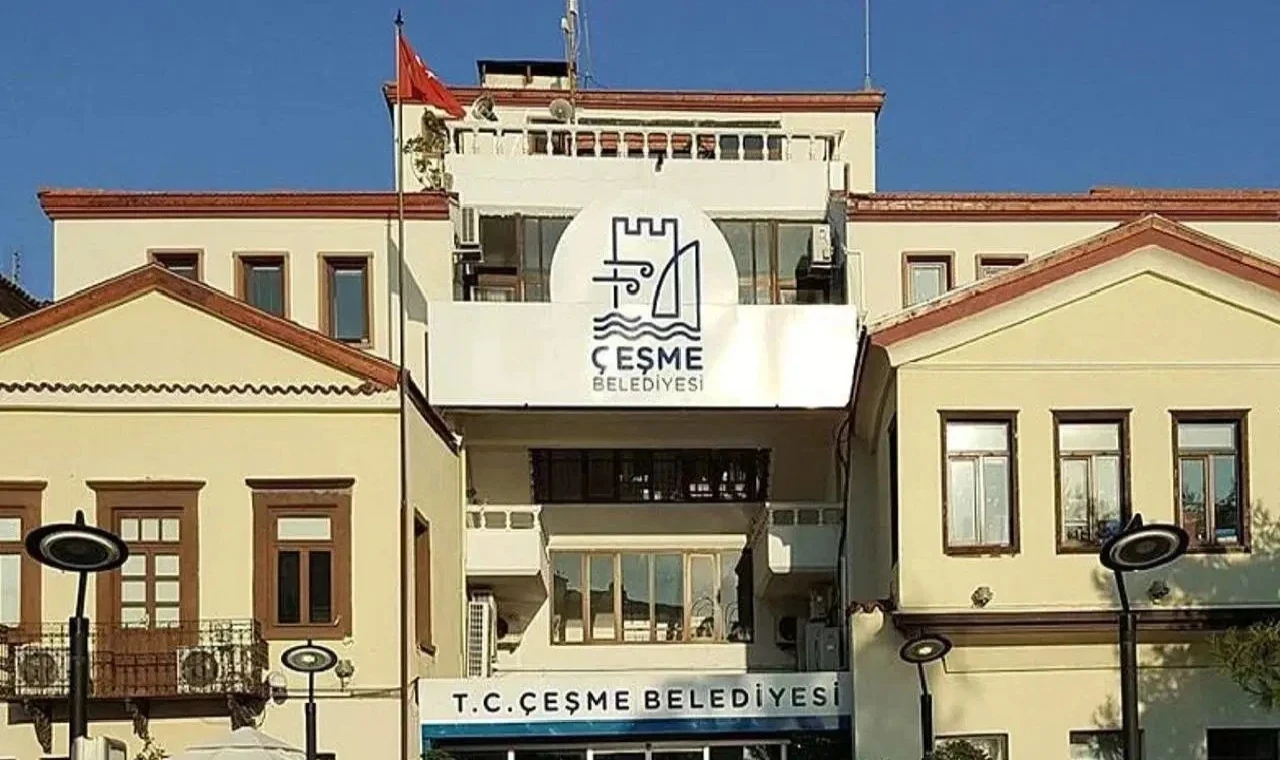 Çeşme Belediyesi'ne operasyon, 12 gözaltı