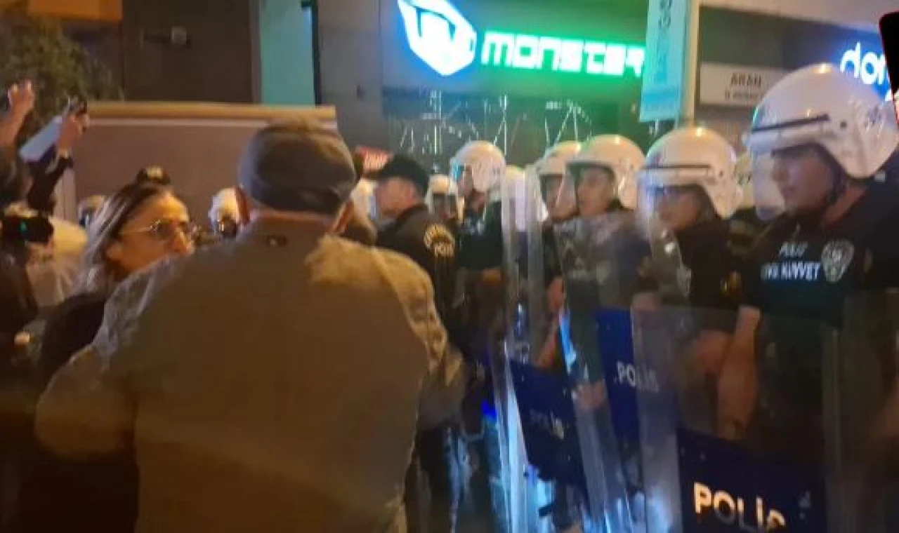 İzmirliler AKP'li Cemil Tugay'ı protesto yürüyüşünde