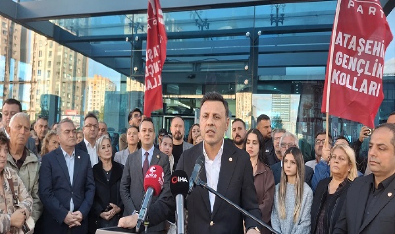 Özgür Çelik: 'Rantı için kurdukları Ataşehir'in Belediyesine çökmeye çalışıyorlar'