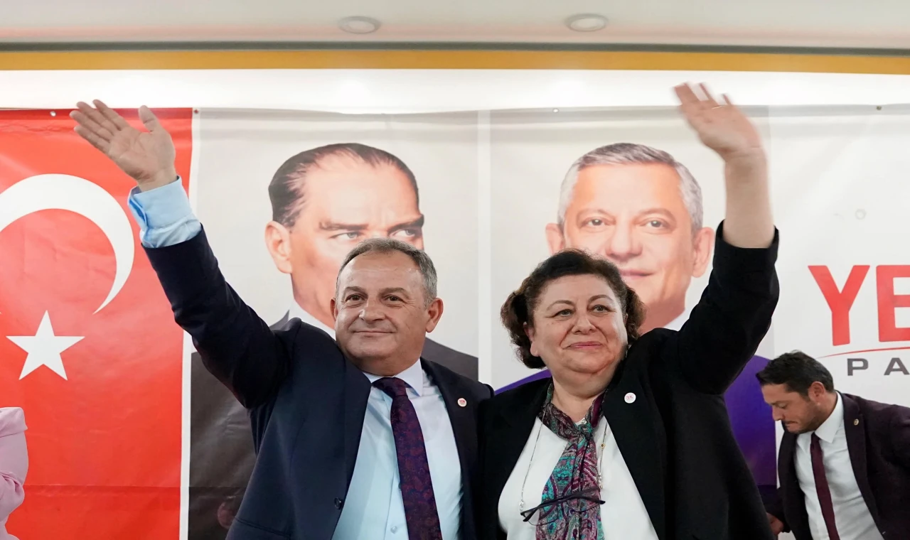 Trabzon'da YENİ Parti Mustafa Bak'a teslim