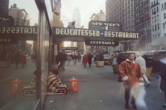 HEM KOMÜNİST HEM DE MÜSLÜMAN...