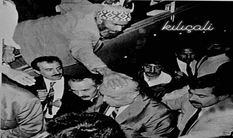 MUTLAKA OKUYUNUZ! BİR ZAMANLAR HALK LİDERLERLE ŞAKALAŞABİLİYORDU