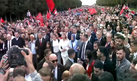 Ankara'da yurttaşların Anıtkabir'e yürüyüşü engellenemedi